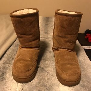 Bearpaw size 9/10